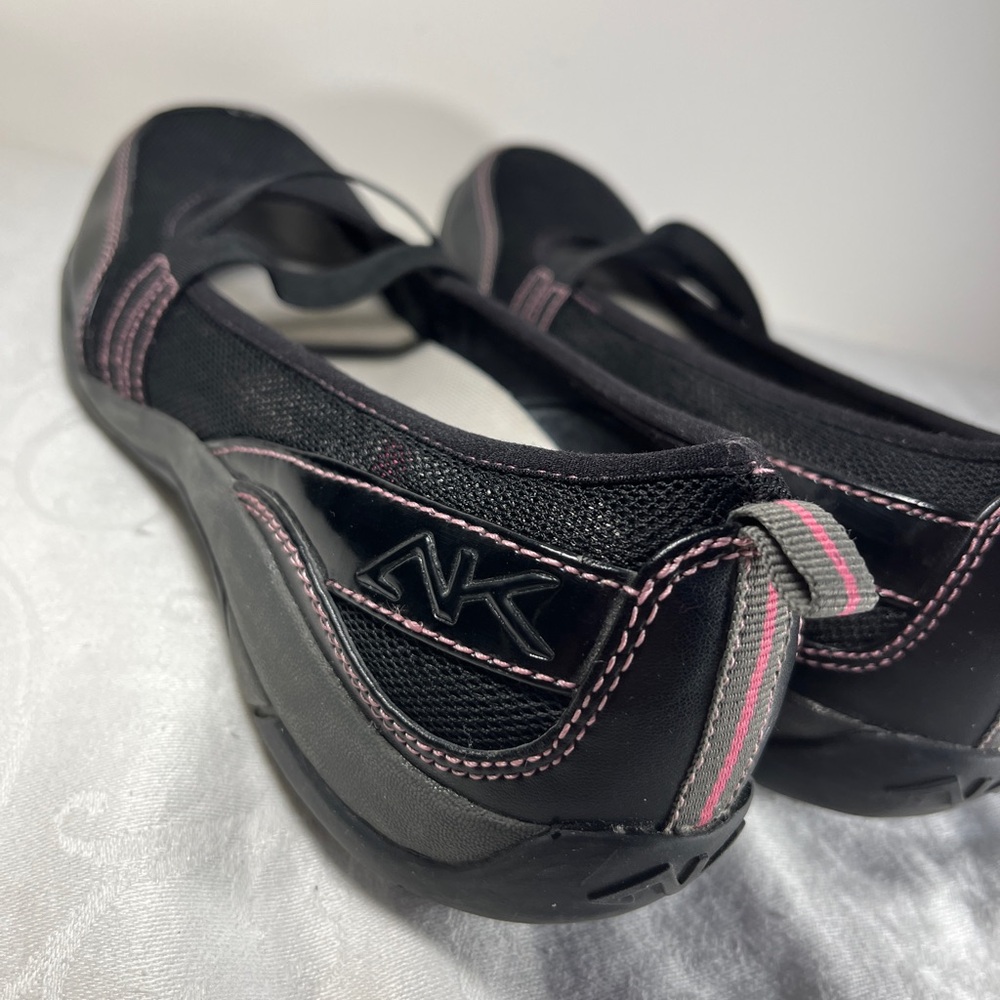 Anne Klein Sport Black Flats with Elastic Strap 8-1/2M - Picture 4 of 6